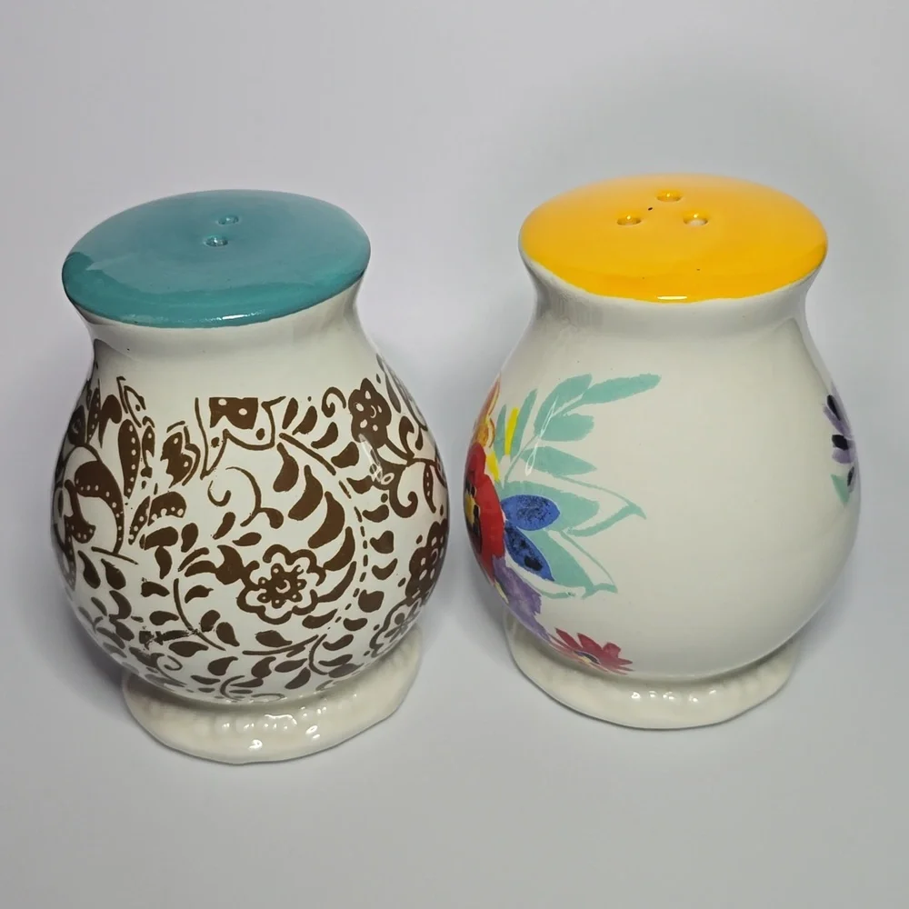 The Pioneer Woman Salt And Pepper Shakers